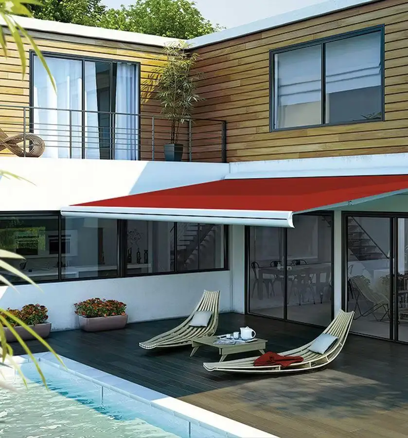 Installation de stores bannes motoris�s pour une villa contemporaine � la Seyne sur mer